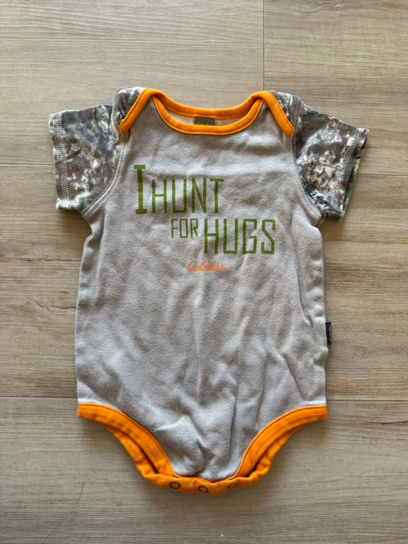 Cabela's 'I Hunt For Hugs' Onesie, 3-6M