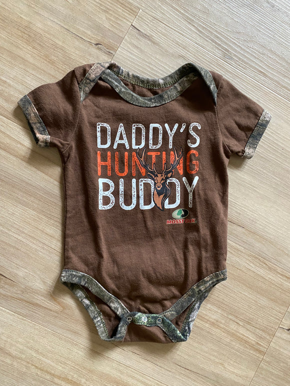 Mossy Oak 'Daddy's Hunting Buddy' Onesie, 6/9M