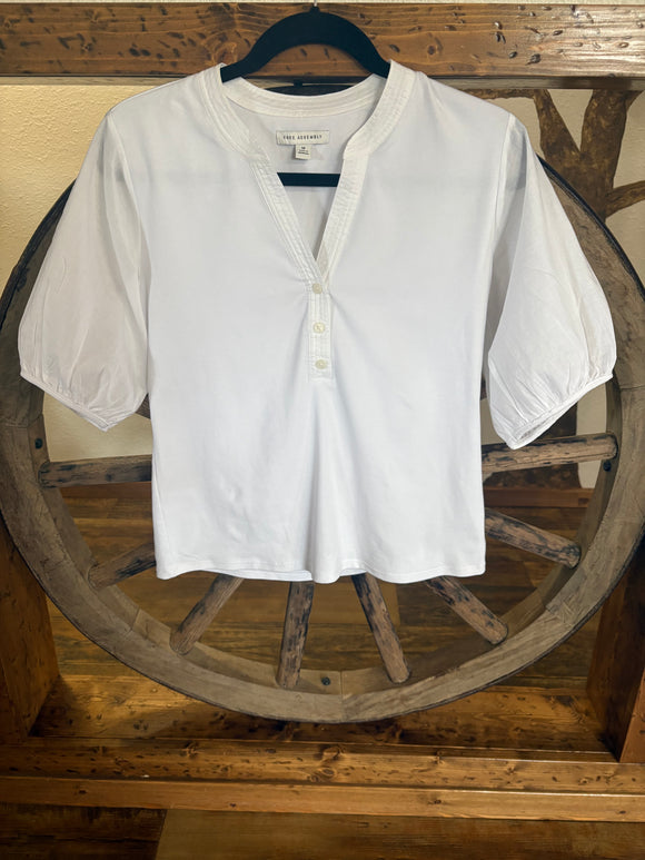 Free Assembly, White Pull Over Blouse, V-Neck, Short Sleeves, Size Med